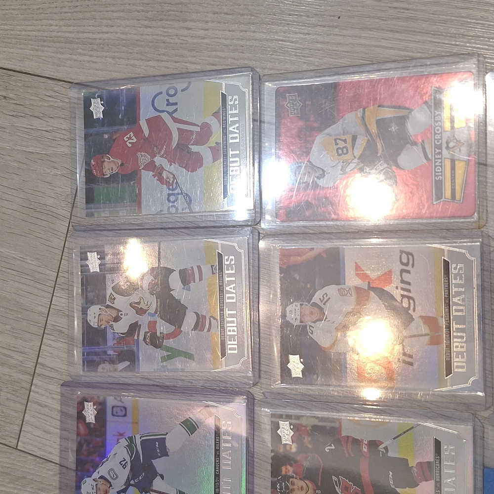 (SAVE 30% WHEN BUNDLE 2 OR MORE ITEMS) 16 Premium Hockey Cards - Picture 3 of 5